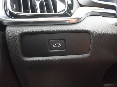 Used 2025 Volvo S60 B5 Plus FWD image 27