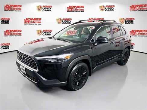 Certified 2022 Toyota Corolla Cross XLE image 13