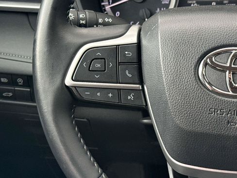 Used 2025 Toyota Highlander LE FWD image 15