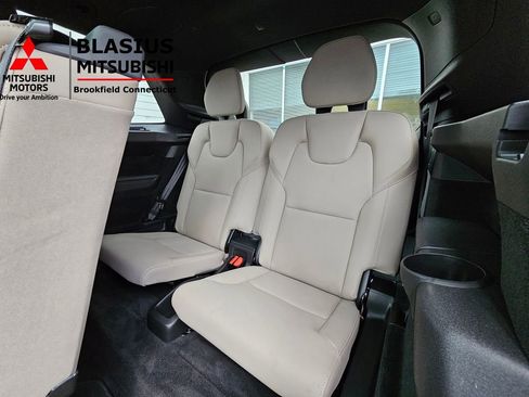 Used 2025 Volvo XC90 B6 Plus image 24