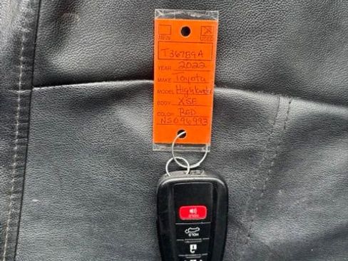 Used 2022 Toyota Highlander XSE FWD image 14