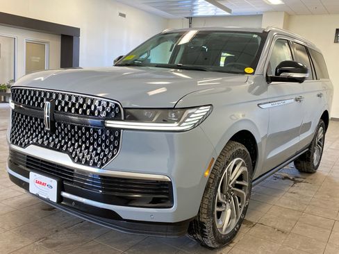 New 2026 Lincoln Navigator Reserve image 4