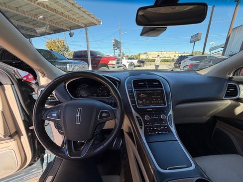 Used 2016 Lincoln MKX Reserve w/ Luxury Package image 15