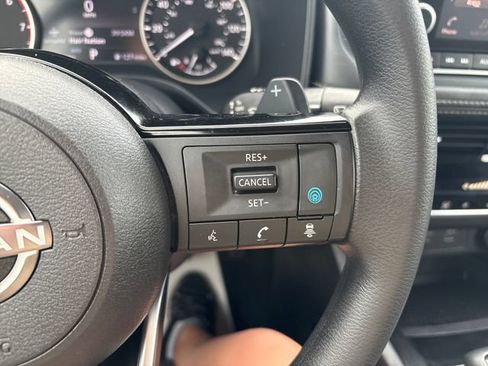 Used 2022 Nissan Rogue SV AWD/4WD image 12
