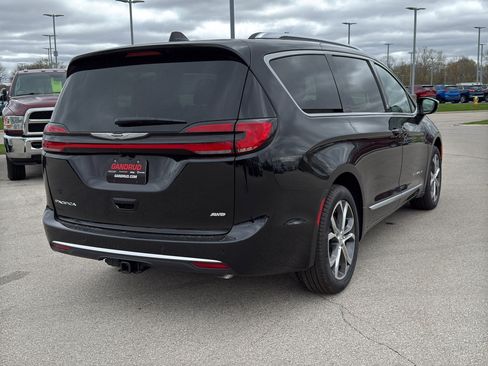 New 2026 Chrysler Pacifica Pinnacle w/ Trailer Tow Group AWD/4WD image 5