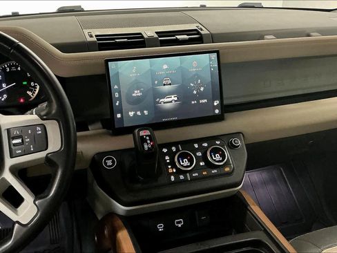 Used 2023 Land Rover Defender 130 X-Dynamic SE image 9