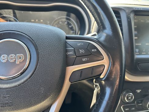 Used 2014 Jeep Cherokee Latitude FWD image 11