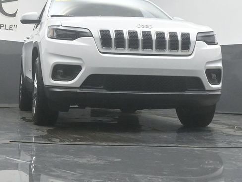 Used 2020 Jeep Cherokee Latitude Plus w/ Comfort/Convenience Group AWD/4WD image 3