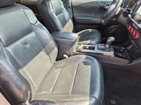 Used 2019 Toyota Tacoma TRD Off-Road AWD/4WD image 23