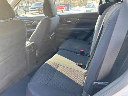 Used 2018 Nissan Rogue S image 5