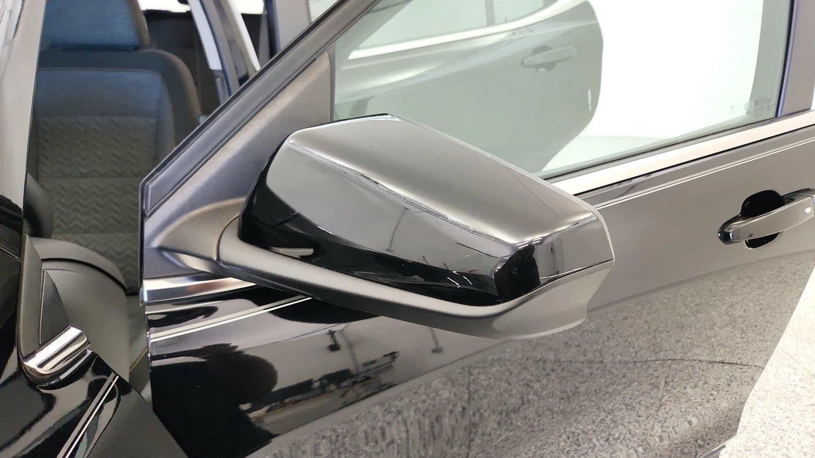Used 2024 Chevrolet Equinox LT w/ LPO, Floor Liner Package FWD image 38