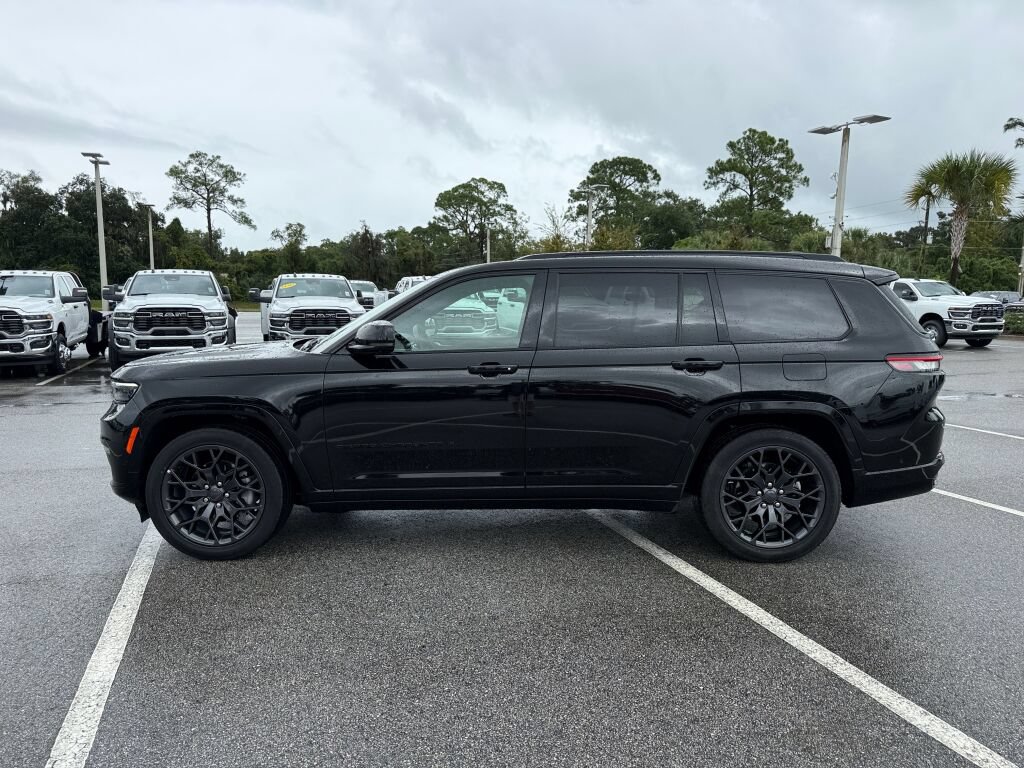 Used 2025 Jeep Grand Cherokee L Summit w/ Obsidian Package AWD/4WD image 6