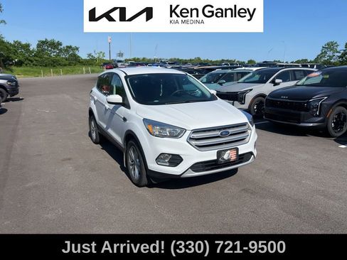 Used 2017 Ford Escape SE FWD image 3