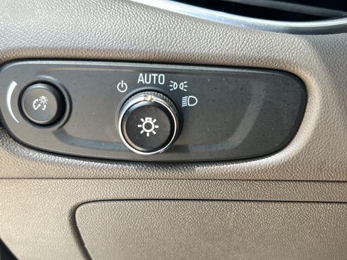 Used 2021 Chevrolet Malibu LT FWD image 26