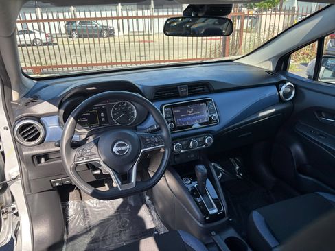 Used 2025 Nissan Versa SV FWD image 33
