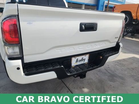 Used 2020 Toyota Tacoma TRD Sport w/ Technology Package image 12