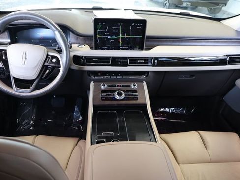 Used 2023 Lincoln Aviator Grand Touring w/ Equipment Group 301A AWD/4WD image 17