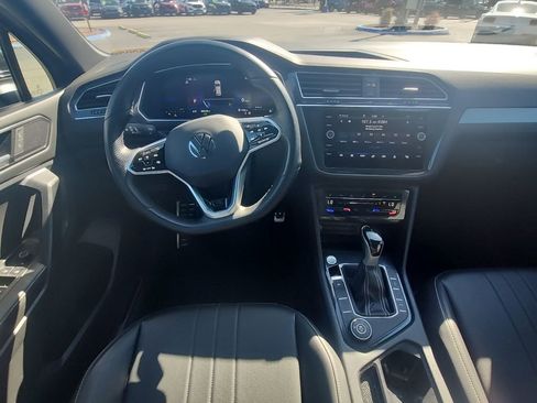 Used 2023 Volkswagen Tiguan SE R-Line image 6