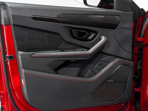 Used 2023 Lamborghini Urus S image 9