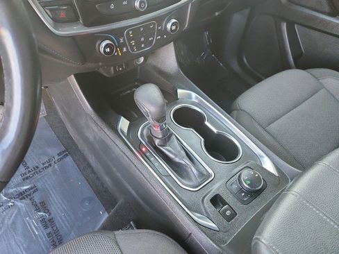 Used 2022 Chevrolet Traverse LT image 18