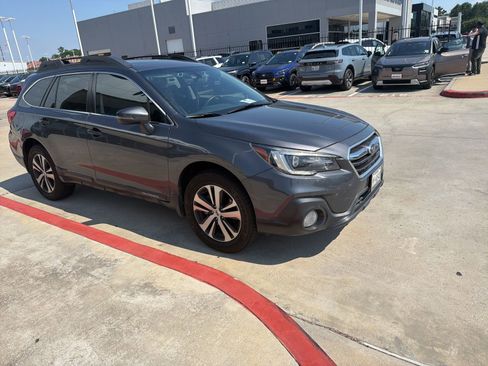 Used 2018 Subaru Outback 3.6R Limited AWD/4WD image 2