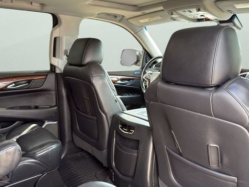 Used 2018 Cadillac Escalade Luxury image 28
