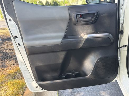 Used 2022 Toyota Tacoma SR5 image 27