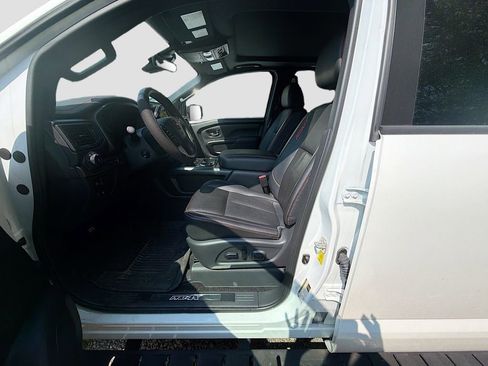 Used 2024 Nissan Titan PRO-4X w/ Pro-4x Convenience Package image 12