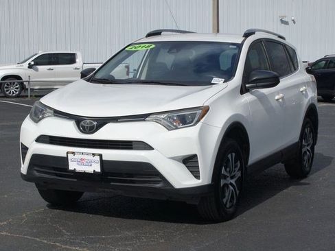 Used 2018 Toyota RAV4 LE image 2