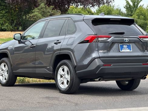 Used 2020 Toyota RAV4 LE AWD/4WD image 5