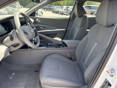 New 2026 Hyundai Elantra SE FWD image 10