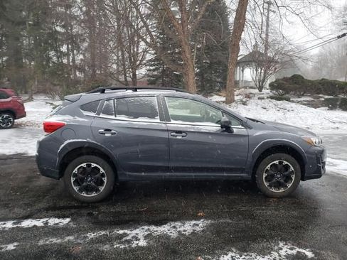 Used 2022 Subaru Crosstrek 2.0i Premium image 2