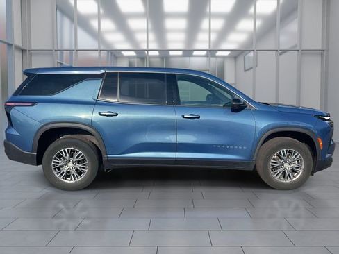 Used 2024 Chevrolet Traverse LS FWD image 5