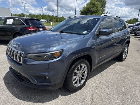 Used 2021 Jeep Cherokee Latitude Plus FWD image 3