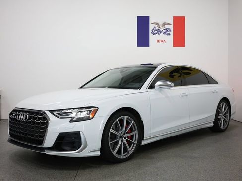Used 2023 Audi S8 w/ S8 Comfort Plus Package AWD/4WD image 8