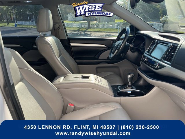 Used 2019 Toyota Highlander XLE FWD image 41