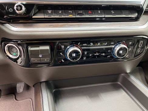 New 2026 GMC Sierra 2500 SLT w/ SLT Premium Package image 15