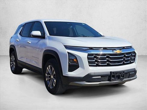 Used 2025 Chevrolet Equinox LT image 3