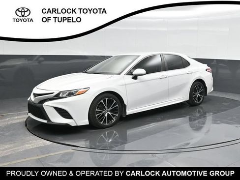 Used 2020 Toyota Camry SE FWD image 1
