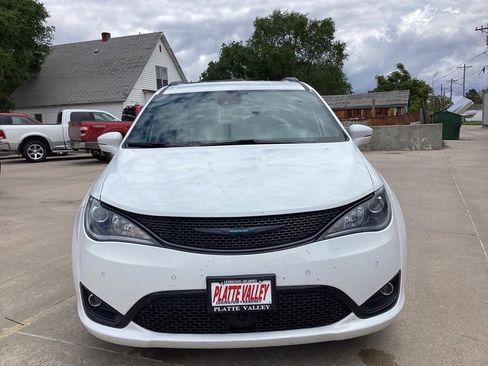 Used 2020 Chrysler Pacifica Limited w/ Advanced Safetytec Group FWD image 2