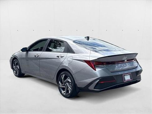 New 2025 Hyundai Elantra SEL image 9