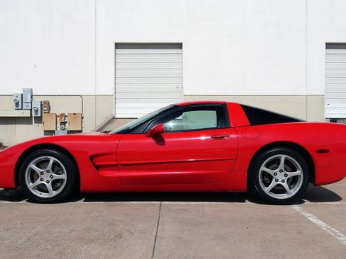 Used 2004 Chevrolet Corvette Coupe w/ Preferred Equipment Group RWD image 10