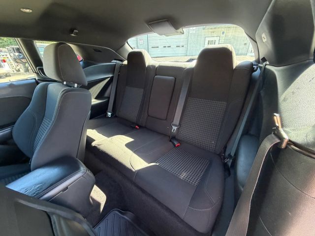 Used 2016 Dodge Challenger SXT RWD image 10