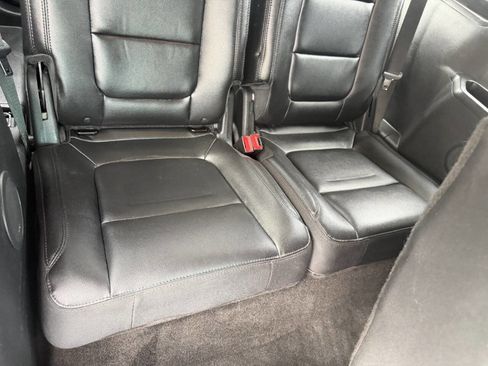 Used 2016 Ford Explorer XLT w/ Equipment Group 202A AWD/4WD image 29