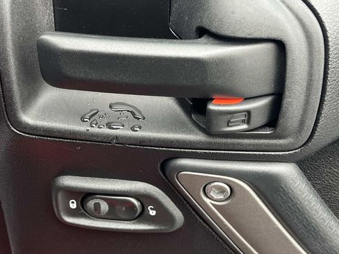 Used 2015 Jeep Wrangler Unlimited Sport w/ Quick Order Package 24S AWD/4WD image 27