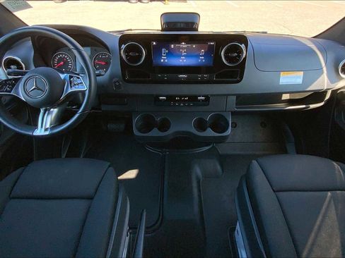 Certified 2025 Mercedes-Benz Sprinter 2500 image 5