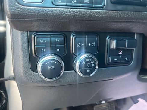 Used 2024 GMC Yukon Denali w/ Advanced Technology Package image 17