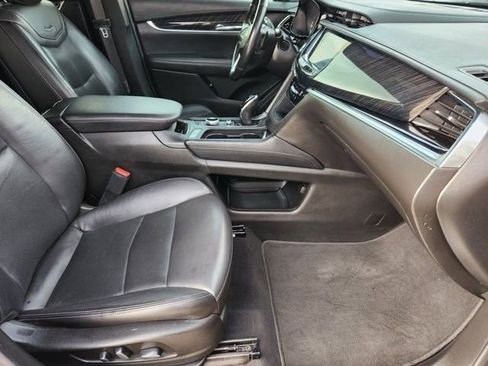 Used 2022 Cadillac XT6 Premium Luxury AWD/4WD image 13