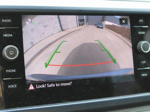 Used 2024 Volkswagen Taos SE image 7