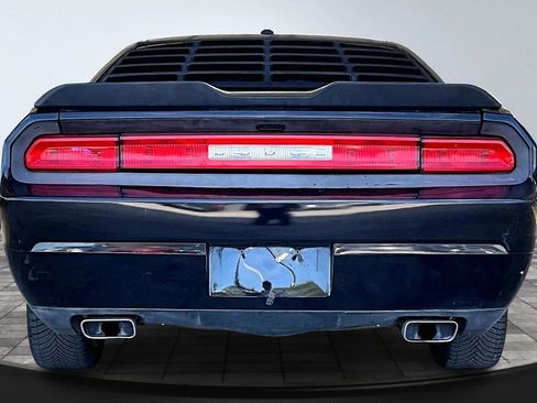 Used 2013 Dodge Challenger SXT image 5